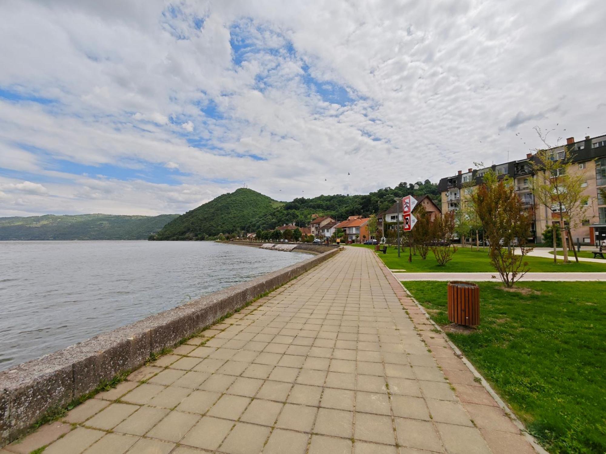 Apartman Julija Donji Milanovac Extérieur photo
